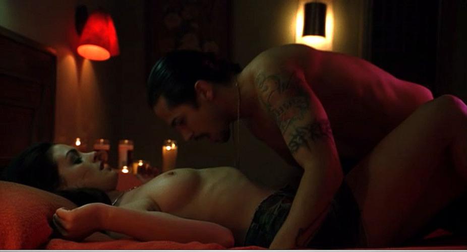 16P Anne Hathaway showing her nice big tits in nude movie scenes