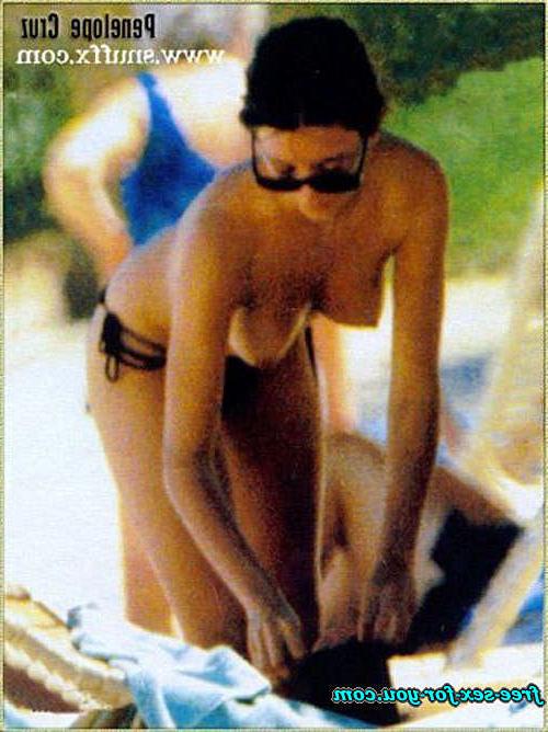 16P Penelope Cruz showing her nice big tits in movie