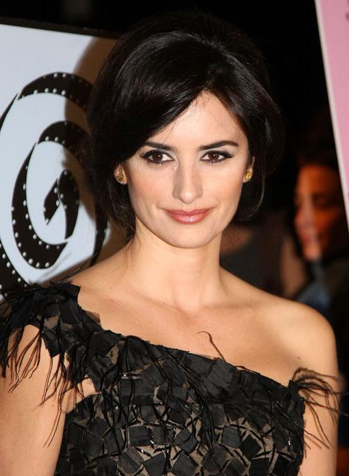 16P Penelope Cruz showing her nice big tits in movie