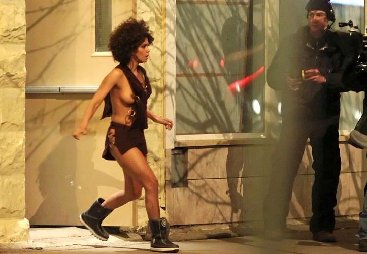 16P Halle Berry showing nice big tits in nude movie