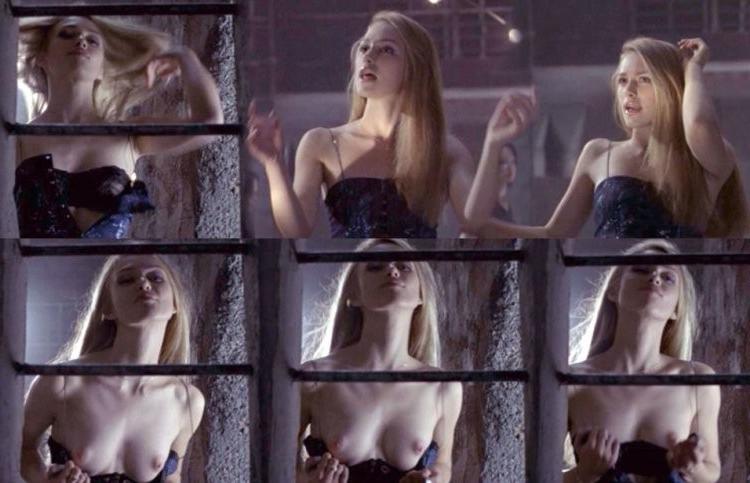 16P kiera knightley shows boobs and upskirt pics