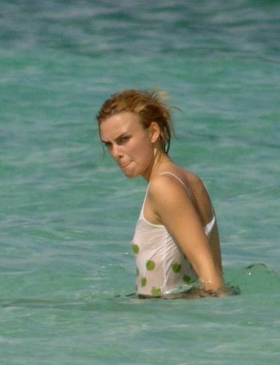 16P kiera knightley shows boobs and upskirt pics