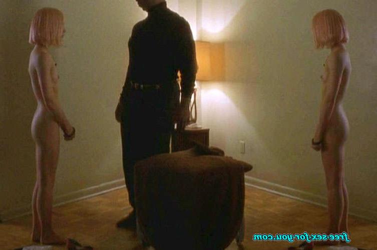 16P Selma Blair showing her nice big tits in movies