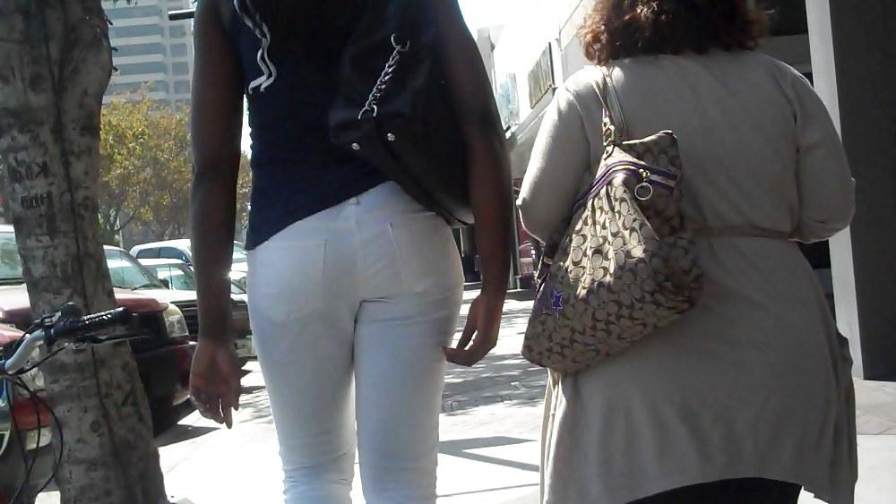 22P Soul girl butt & ass in white jeans yum