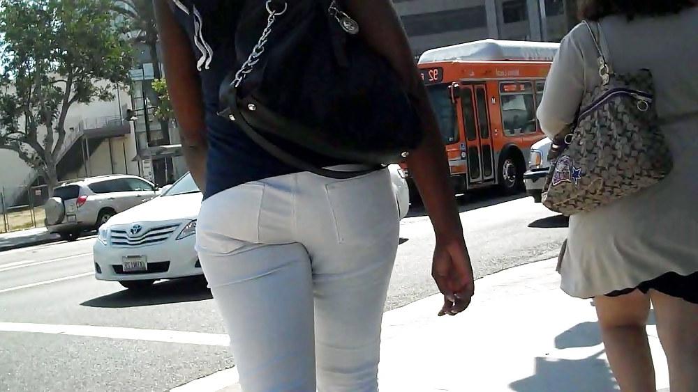 22P Soul girl butt & ass in white jeans yum