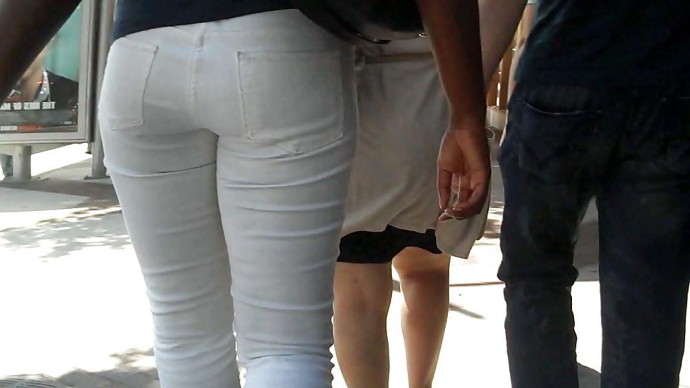 22P Soul girl butt & ass in white jeans yum