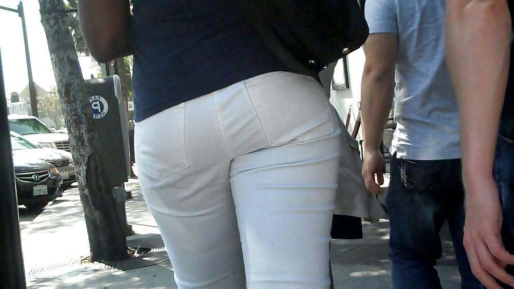 22P Soul girl butt & ass in white jeans yum