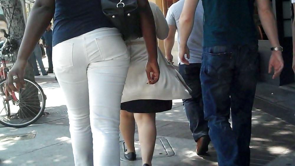 22P Soul girl butt & ass in white jeans yum