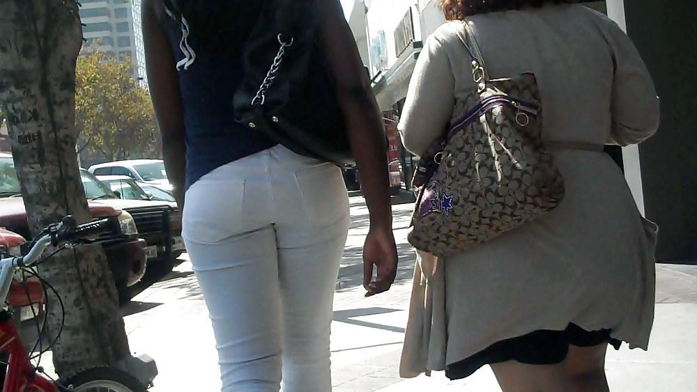 22P Soul girl butt & ass in white jeans yum