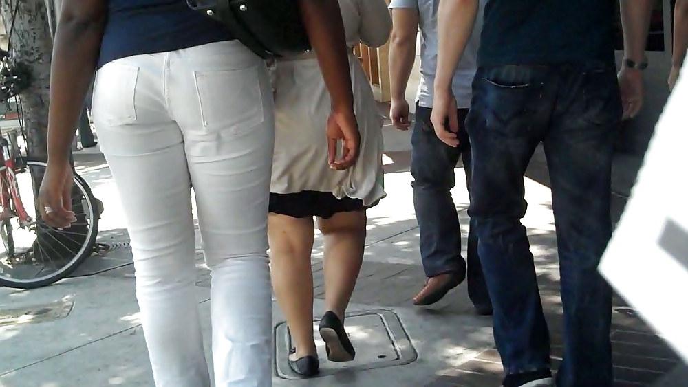22P Soul girl butt & ass in white jeans yum