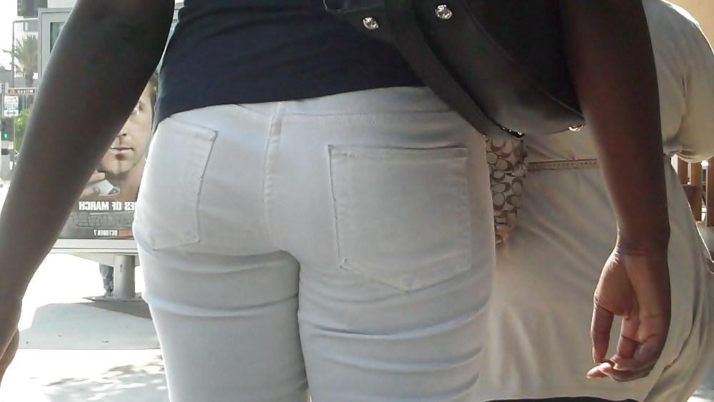 22P Soul girl butt & ass in white jeans yum