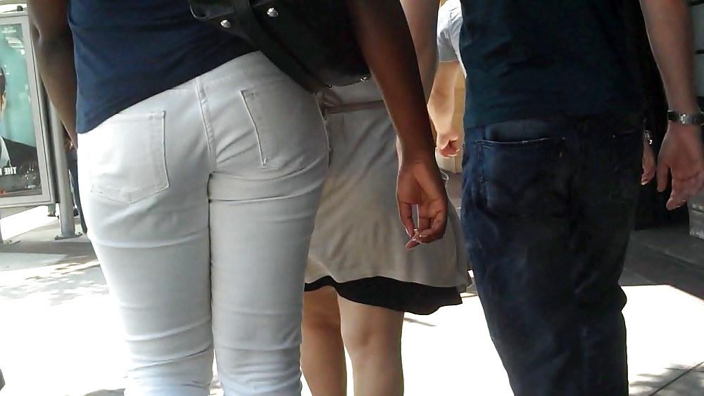 22P Soul girl butt & ass in white jeans yum