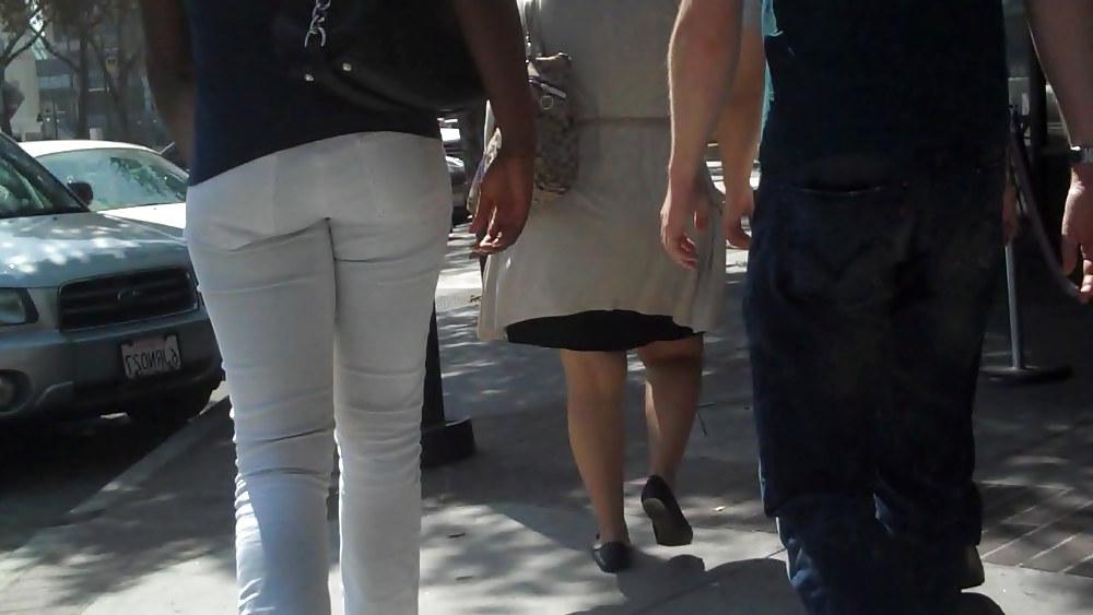22P Soul girl butt & ass in white jeans yum