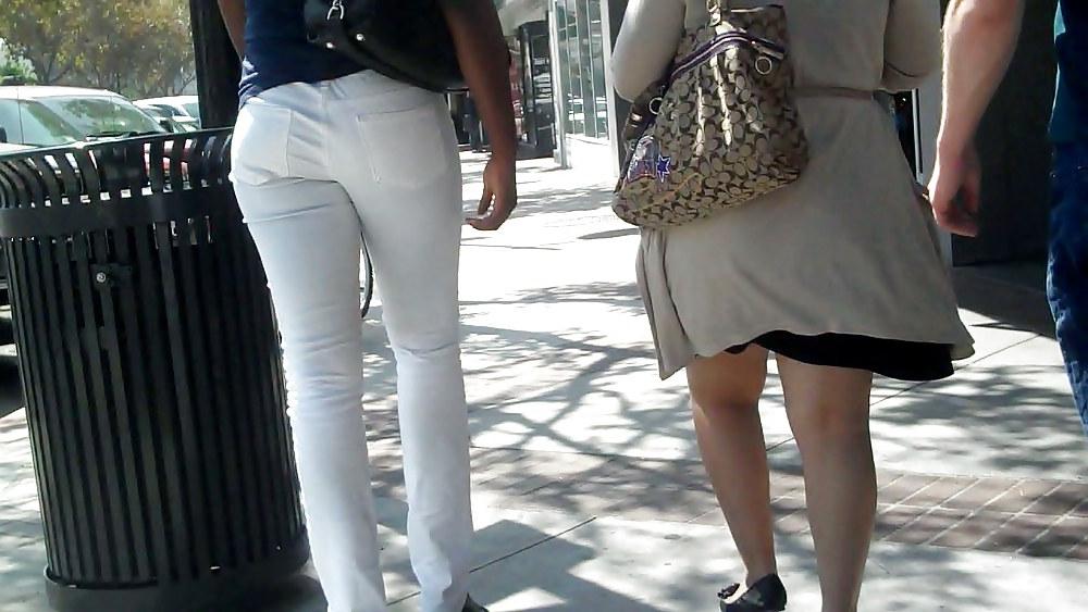 22P Soul girl butt & ass in white jeans yum