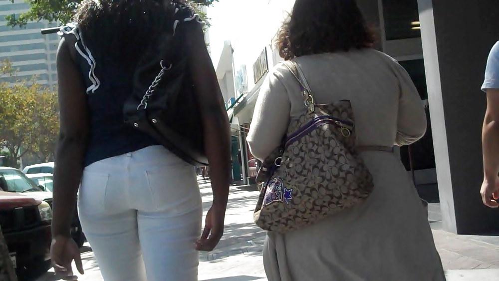 22P Soul girl butt & ass in white jeans yum