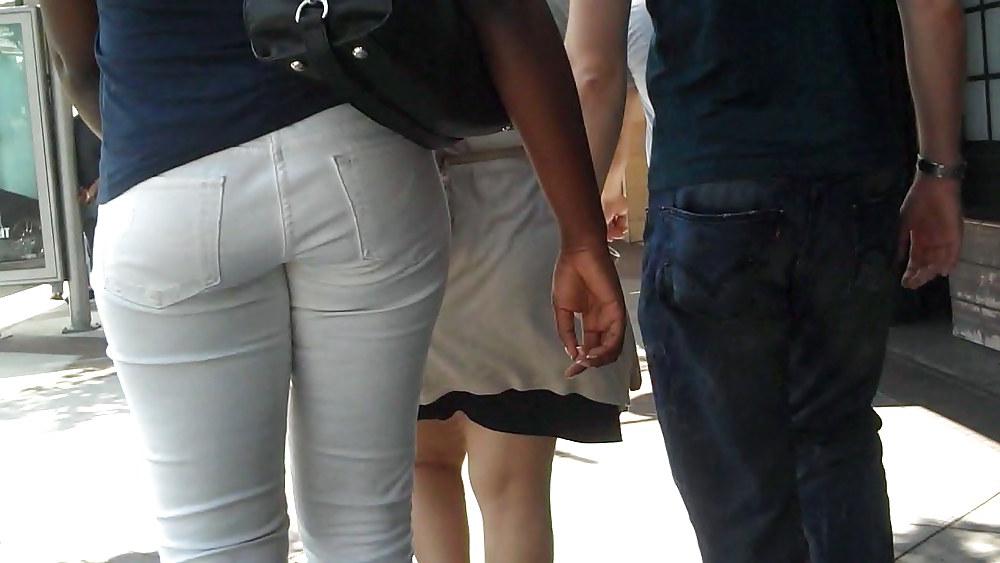 22P Soul girl butt & ass in white jeans yum