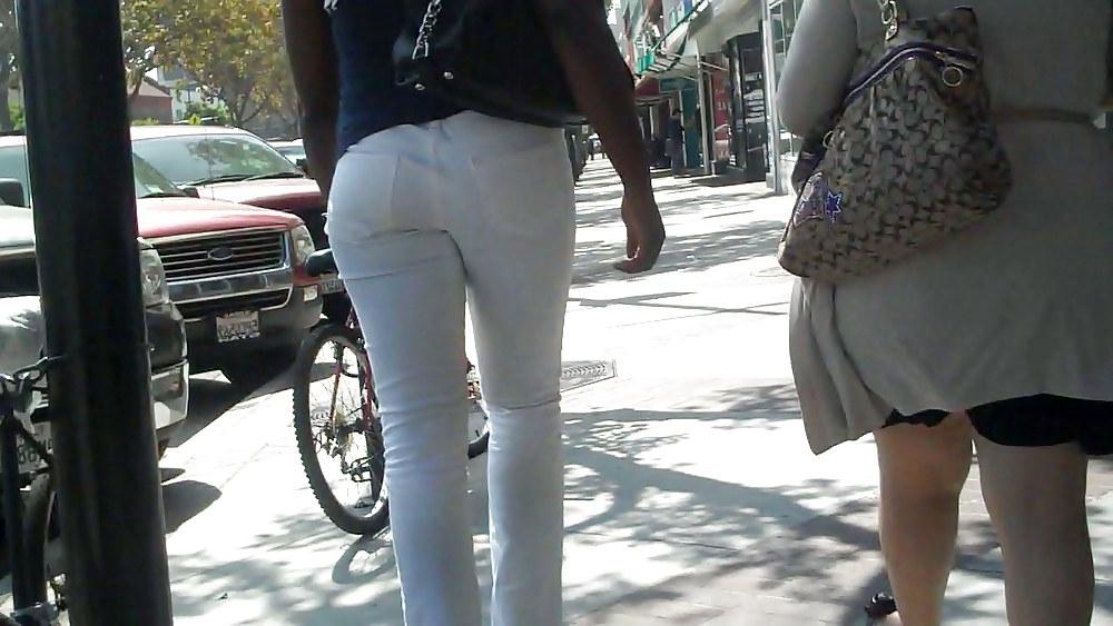 22P Soul girl butt & ass in white jeans yum