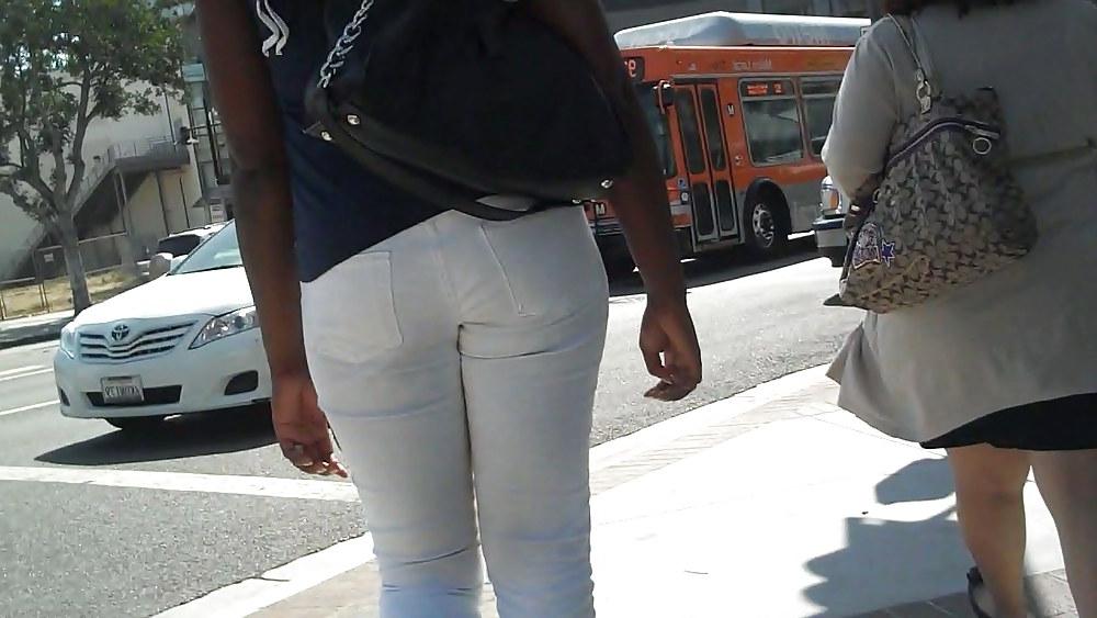 22P Soul girl butt & ass in white jeans yum