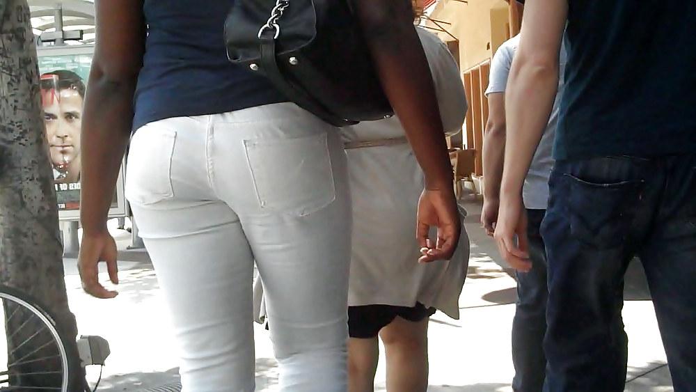 22P Soul girl butt & ass in white jeans yum
