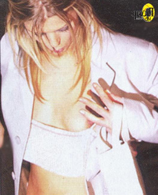 16P Celeb Tara Reid in some hot movie sex pictures