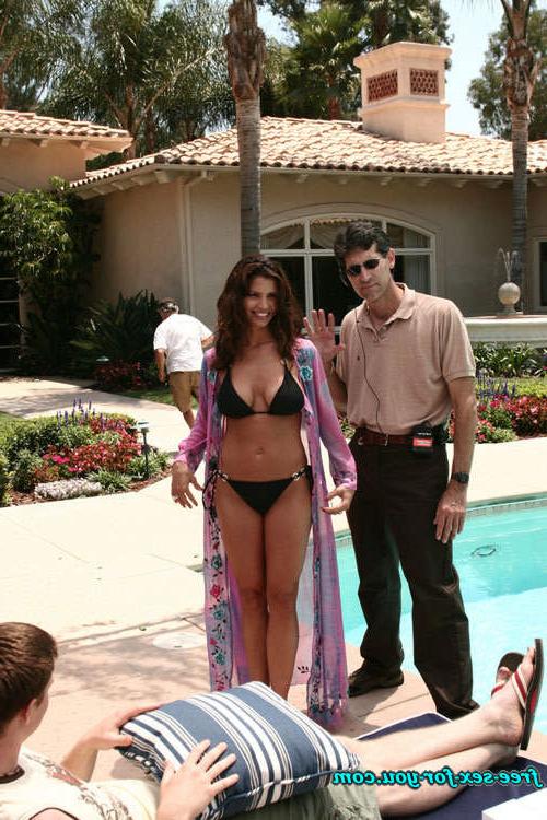 16P Charisma Carpenter posing sexy in bikini and nude movie scenes