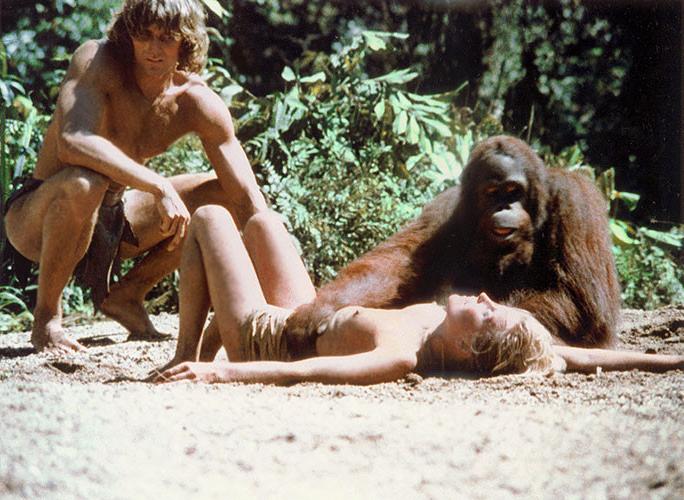16P Bo Derek posing all naked in water and nude movie captures