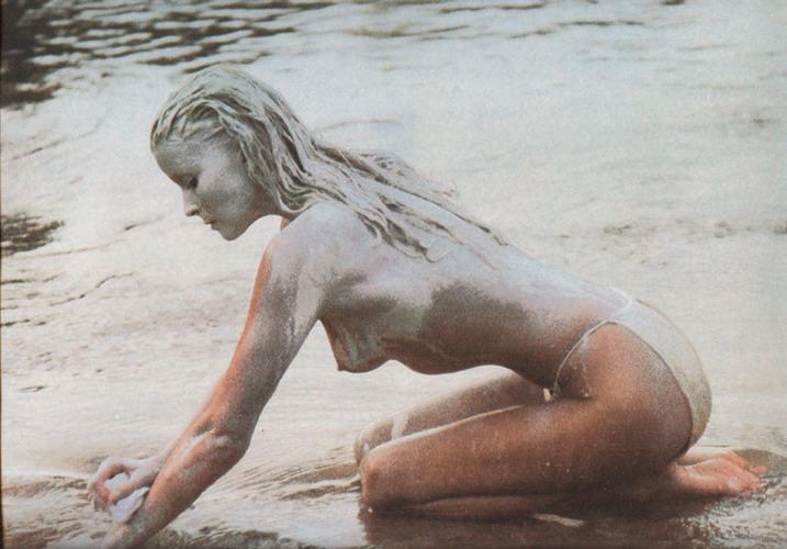 16P Bo Derek posing all naked in water and nude movie captures