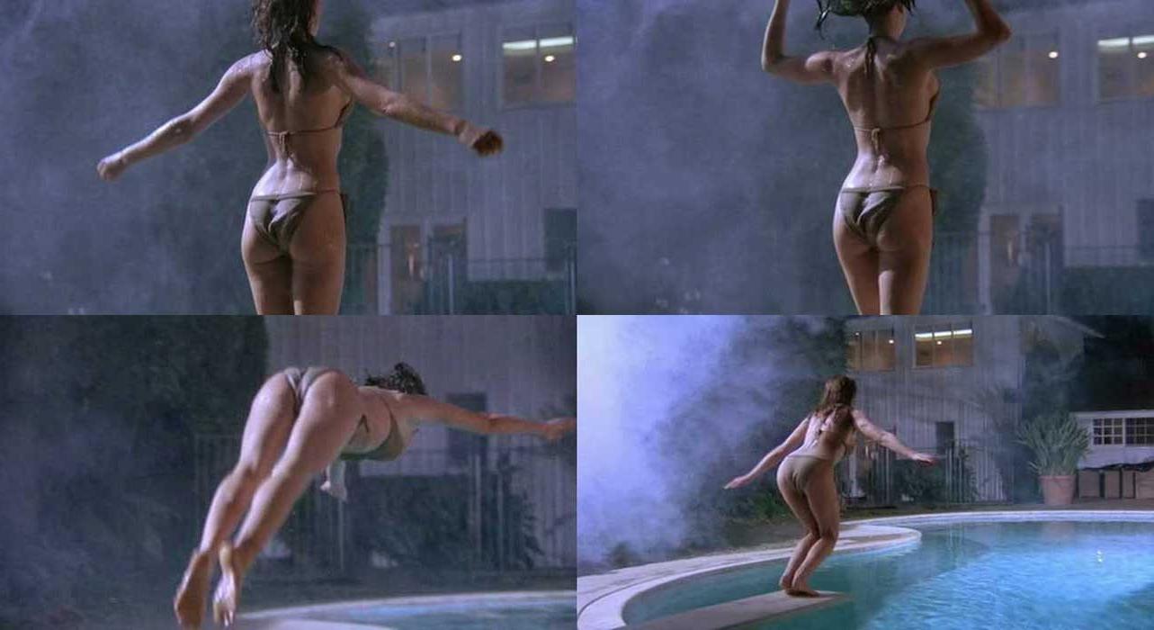 16P Kari Wuhrer posing totally naked and nude movie captures