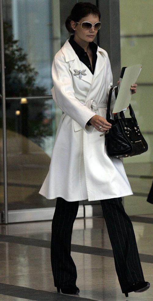16P Katie Holmes upskirt paparazzi pictures and topless movie caps