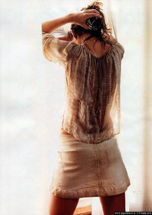 16P Katie Holmes upskirt paparazzi pictures and topless movie caps