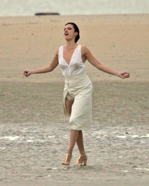 16P Penelope Cruz nude movie scenes and see thru paparazzi pics