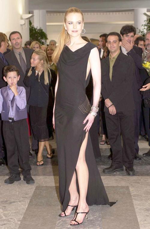 16P Nicole showing great legs and nude movie scenes