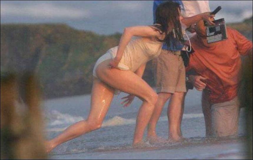 16P Nicole showing great legs and nude movie scenes