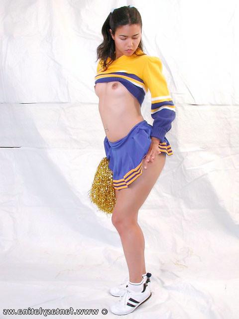 16P Latina cheergirl spreads her bubble butt