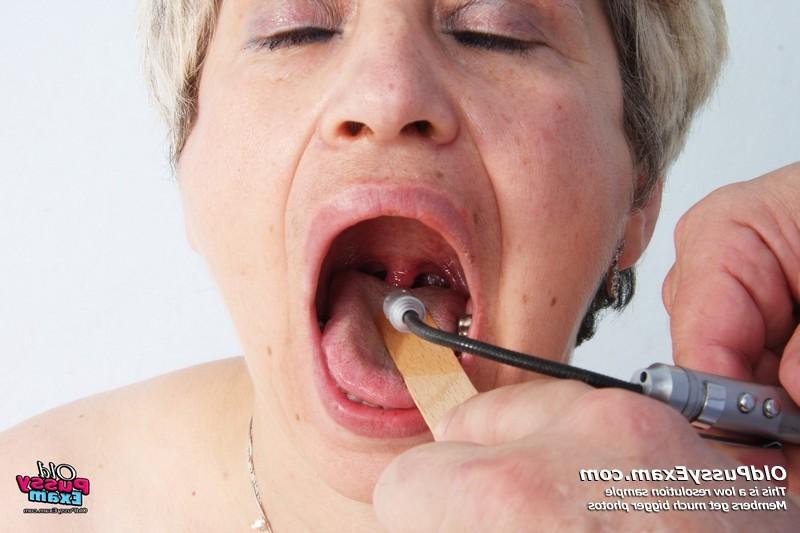 15P Mature Ruzena gyno fetish clinic doctor visit
