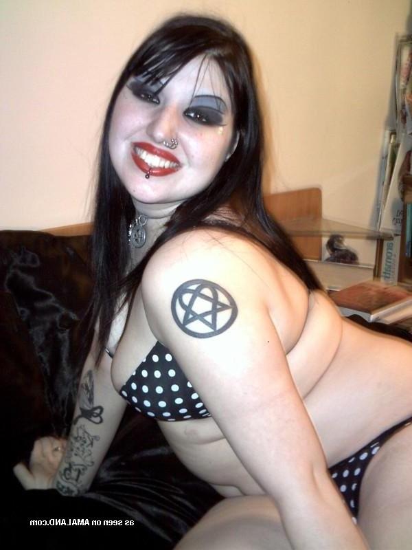 15P BBW in a polkadot bikini