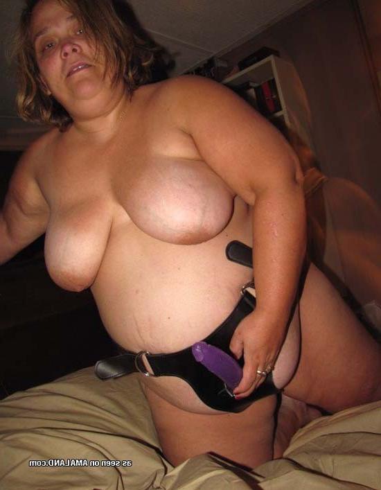15P Blonde BBW posing