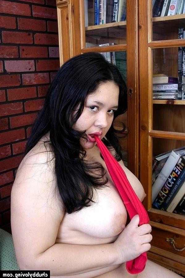 16P Fat big boobs teen spreading and toying her pussy on couch