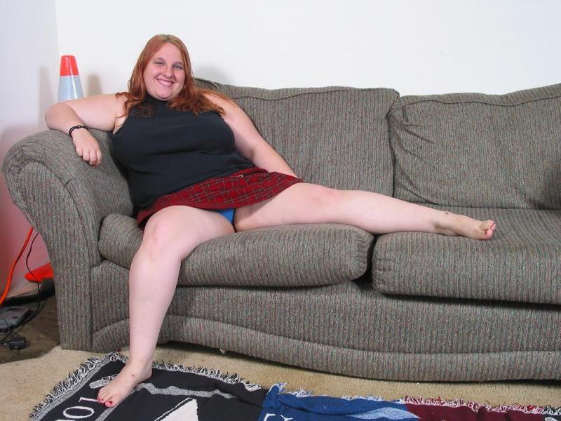 20P Naked big tit bbw posing and spreading her twat on a couch
