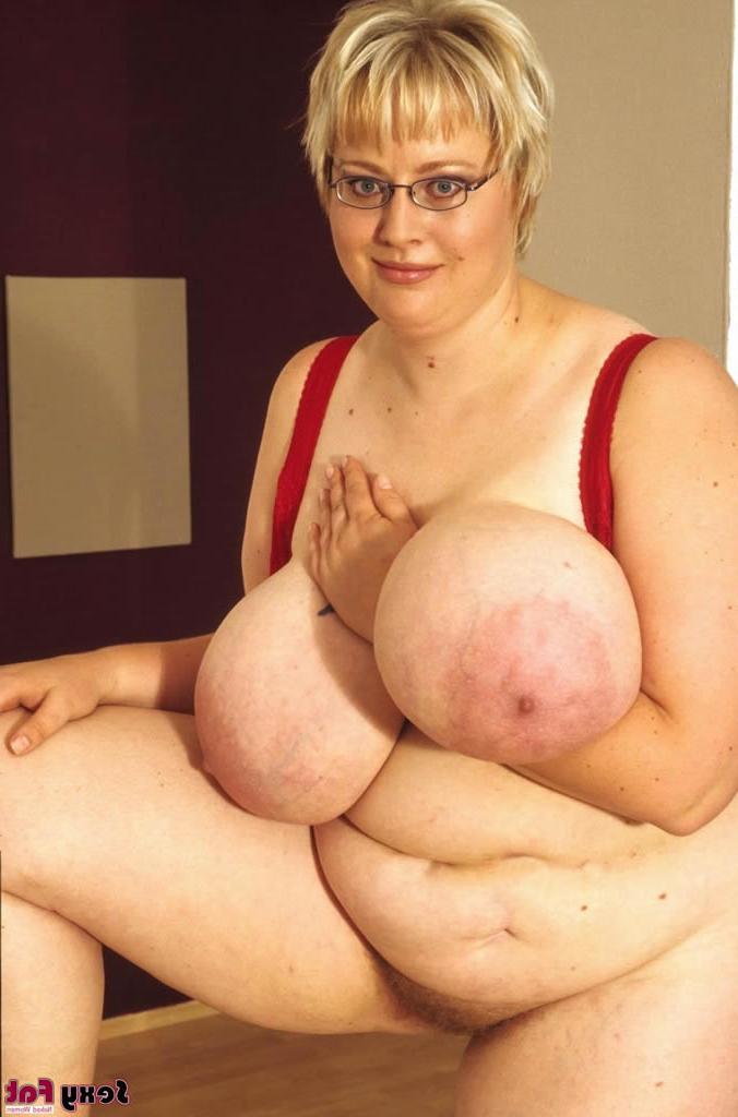 16P Blonde bbw with humongous tits plays with a vibrator