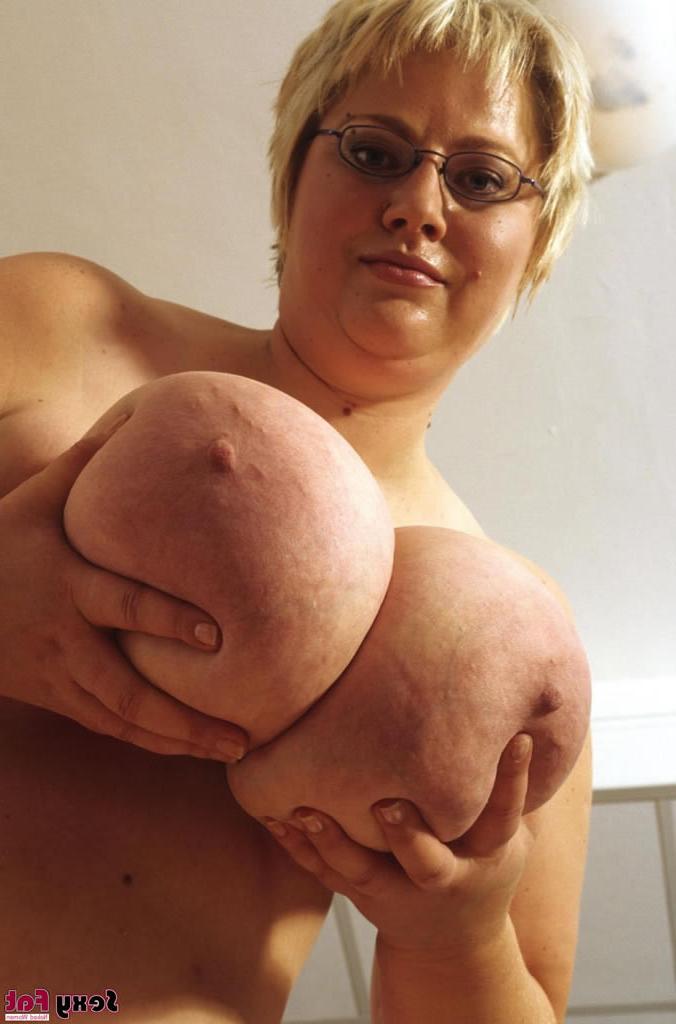 16P Blonde bbw with humongous tits plays with a vibrator