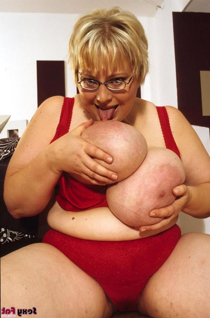 16P Blonde bbw with humongous tits plays with a vibrator