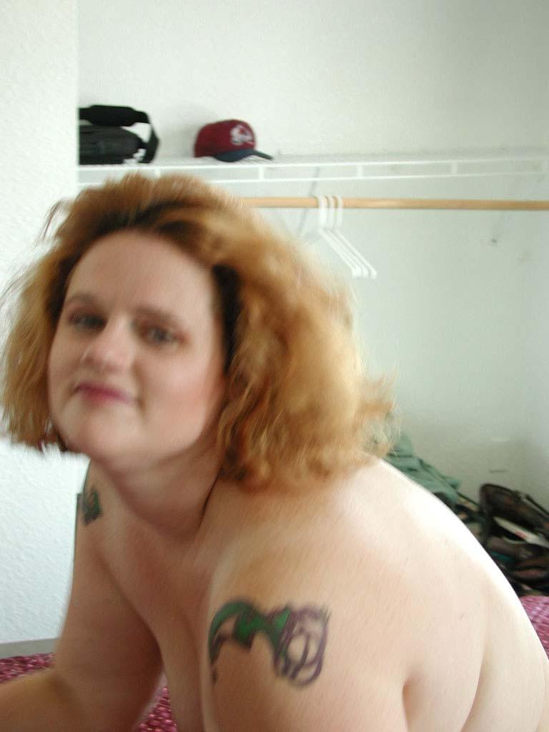 20P Naked horny bbw in bed loves rubbing her shaved pink pussy