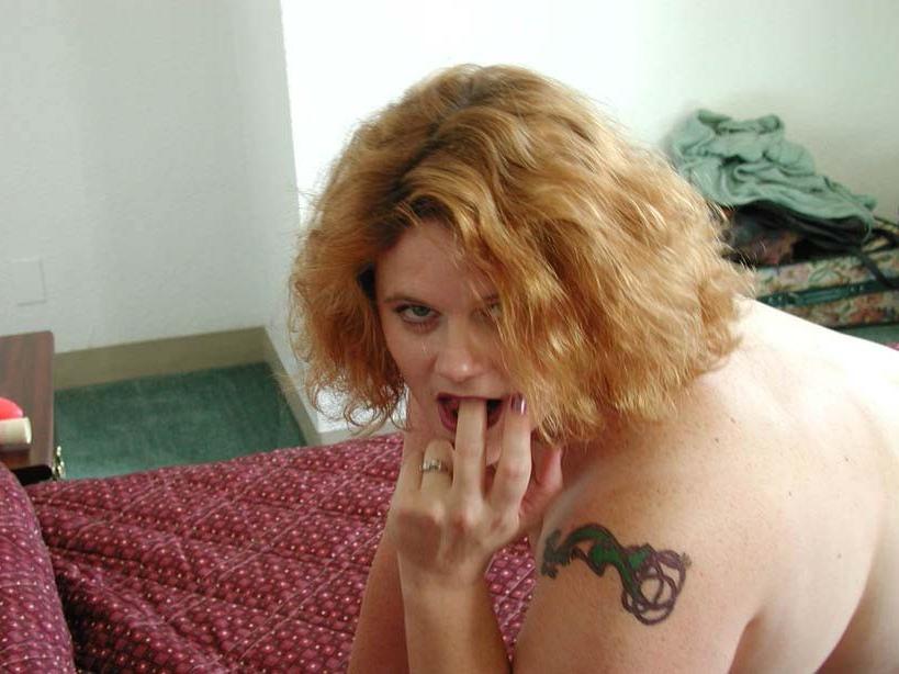 20P Naked horny bbw in bed loves rubbing her shaved pink pussy