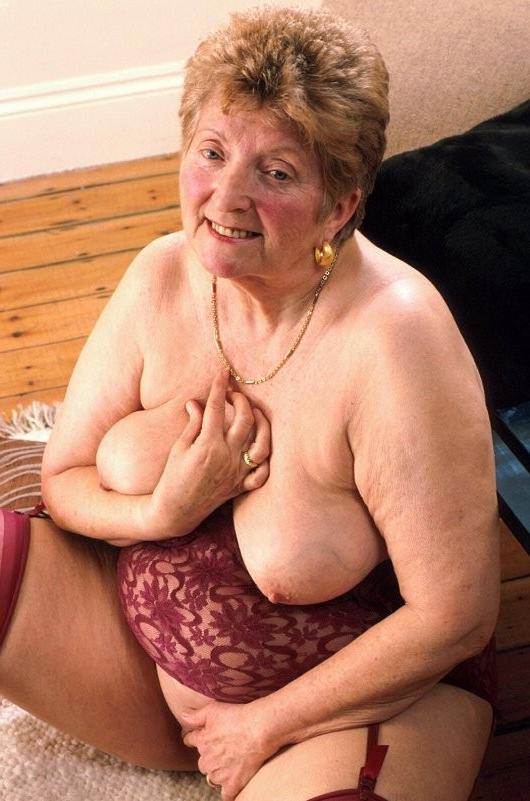 16P Bubble butt grandma shows all