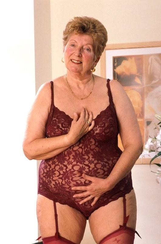 16P Bubble butt grandma shows all