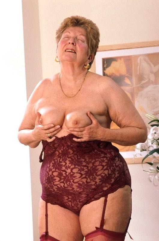 16P Bubble butt grandma shows all