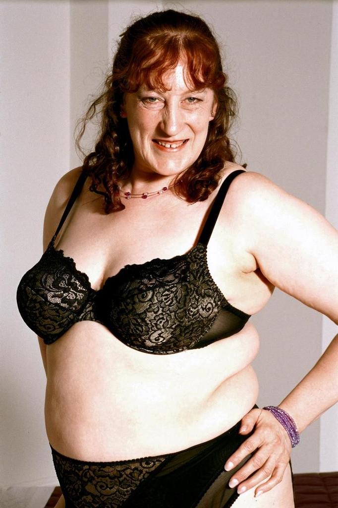 20P Mature bbw in lingerie teasing while spreading her twat