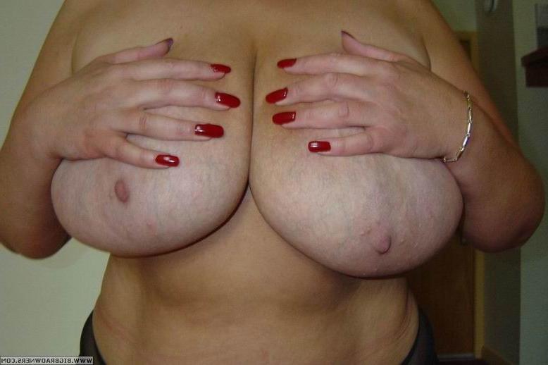 16P amateur giant big tits close-up