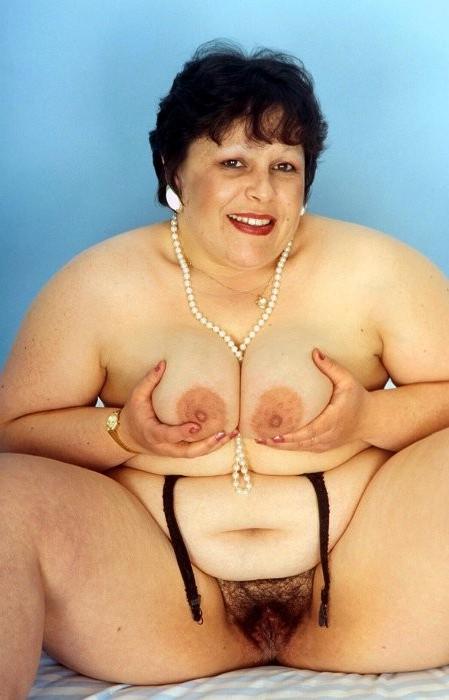 16P Plump grandma in heat shows her hairy crotch